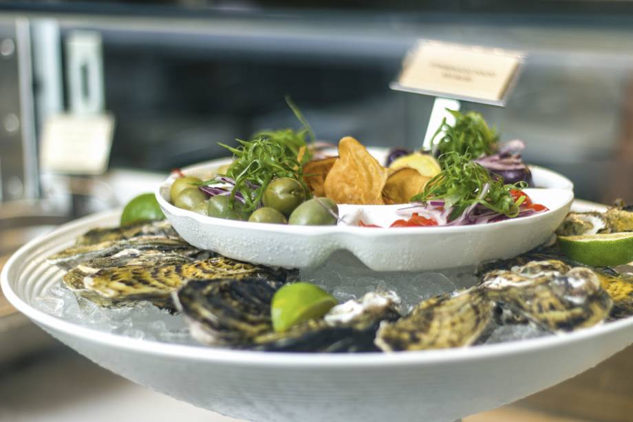 Polpo: mais de 25 acepipes estão no balcão de vidro da casa no Leblon Polpo: mais de 25 acepipes estão no balcão de vidro da casa no Leblon