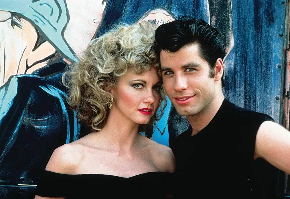 Foto mostra casal do filme Grease