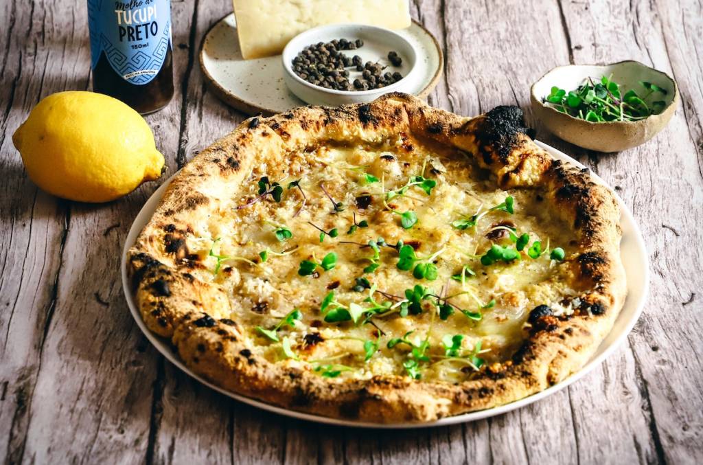 Carbonara, amatriciana, cacio e pepe e mais: as massas viraram pizzas