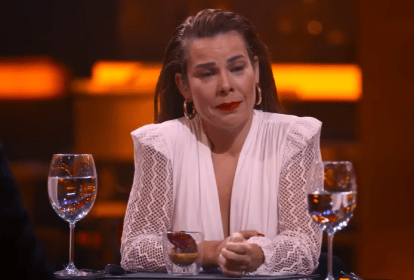 Fernanda Souza: atriz e apresentadora do Iron Chef e se emociona durante as apresentações