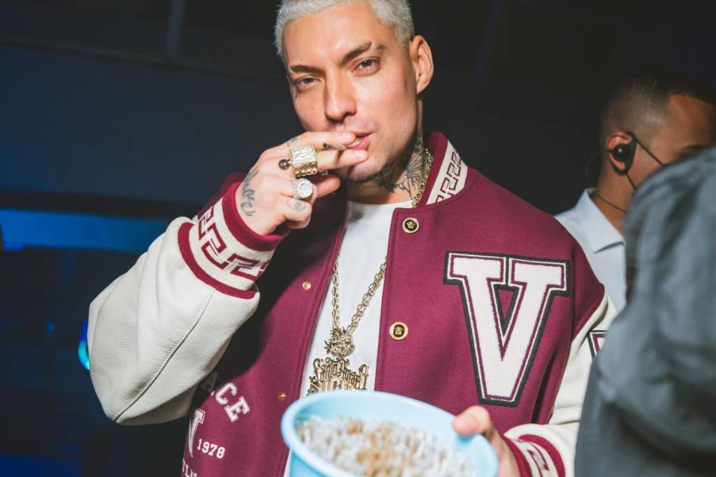 Cantor é investigado por tráfico de drogas após festa com “open maconha”