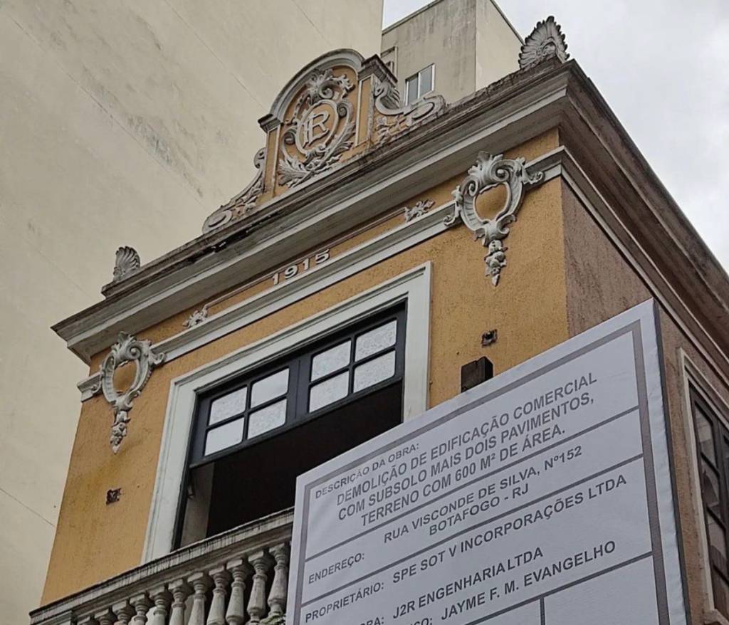 Demolição de palacete em Botafogo é embargada após protestos