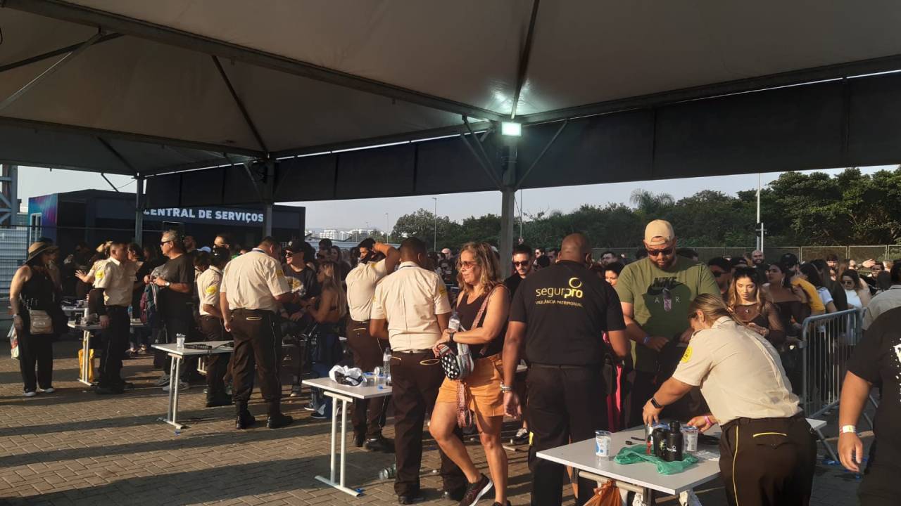 Revista: cada vez mais intensificada na entrada do festival