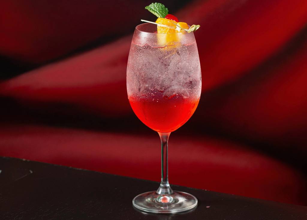 Zeca Pagodinho agora só quer saber dos bons drinques