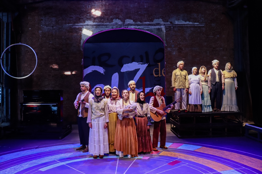 Circulo de Giz – Ensaio Aberto – Thiago Gouvêa (4) Foto mostra atores de espetáculo infantil no palco