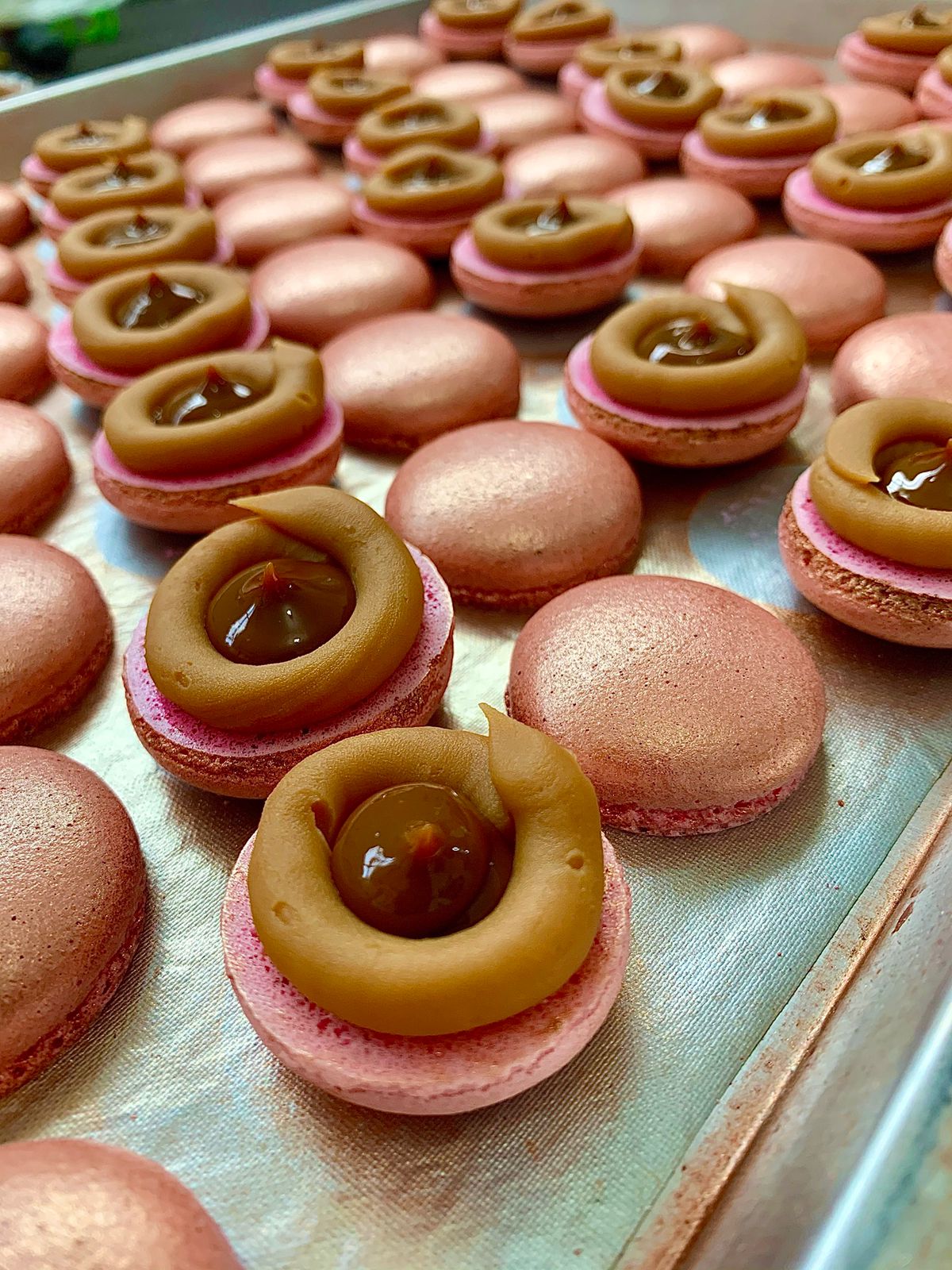 Maria Clara: patisserie tem macaron com dois tipos de doce de leite