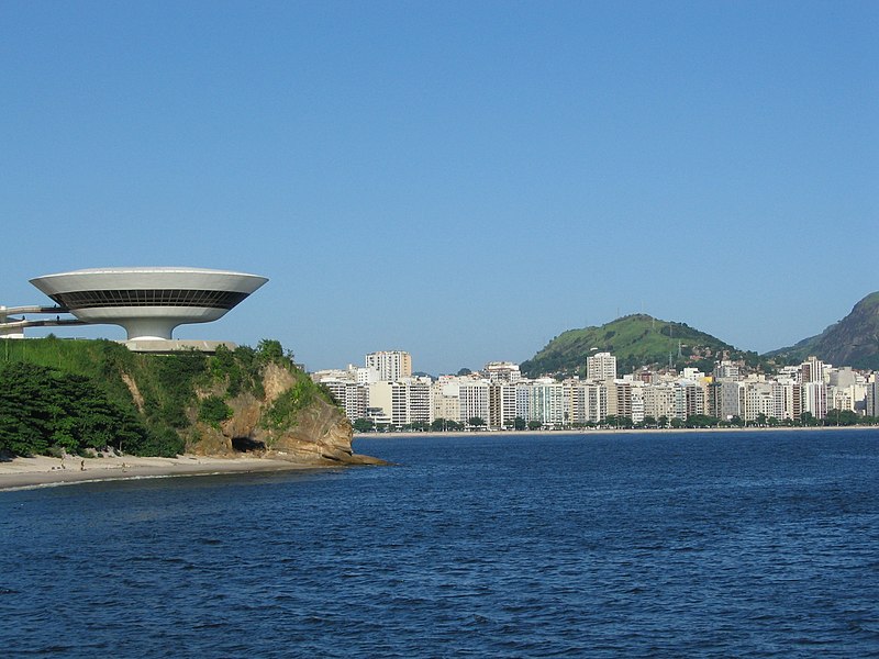 Niterói reduz valor de estacionamento, mesmo assim, o dobro do Rio
