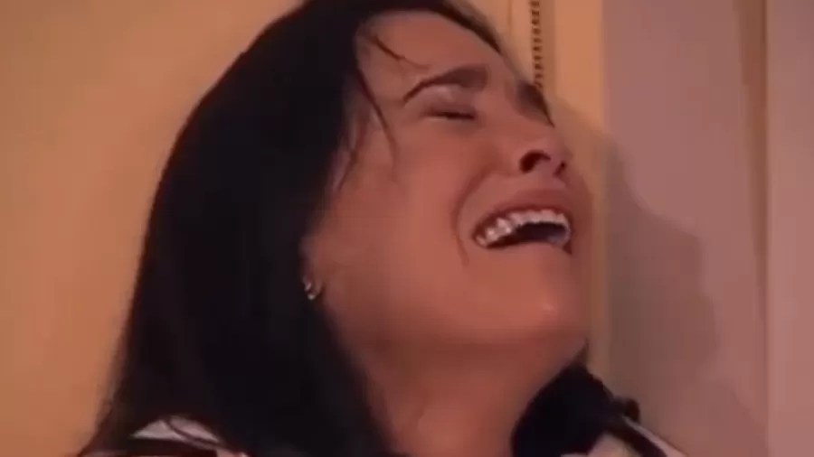 Foto mostra Regina Duarte chorando