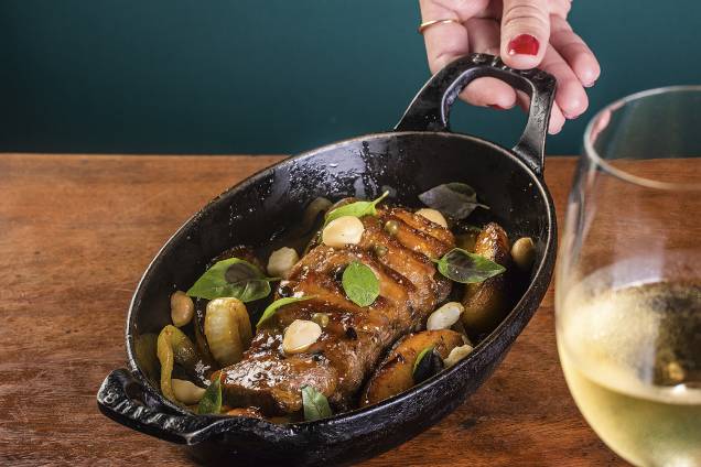 Chez Claude: pato seduz com maçã verde e calda de maracujá Chez Claude: pato seduz com maçã verde e calda de maracujá