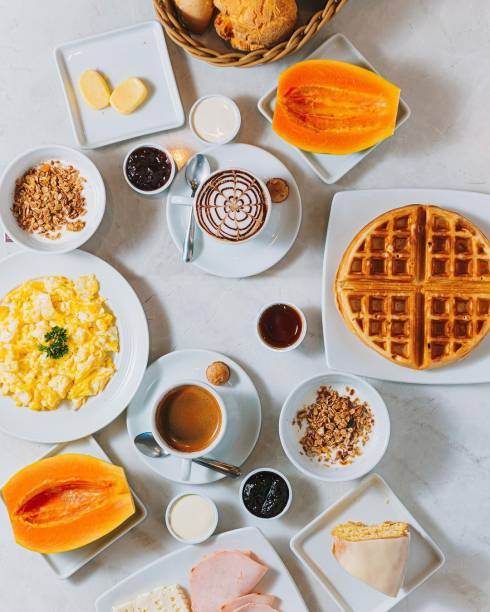 Café Cardin: café completo Café Cardin: café completo