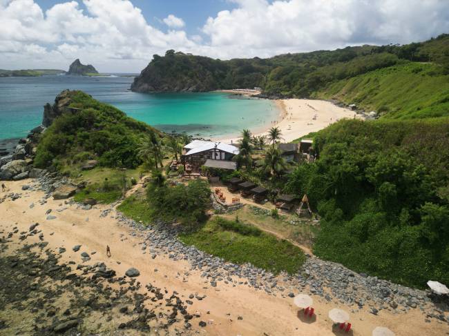 Bar do Meio O Bar do Meio, entre as praias de Conceição e a do Meio.
