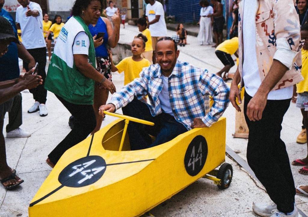 Lewis Hamilton vai parar no carrinho de rolimã no Morro da Providência