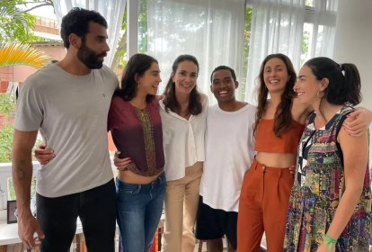 Foto mostra Isabel Salgado com os cinco filhos