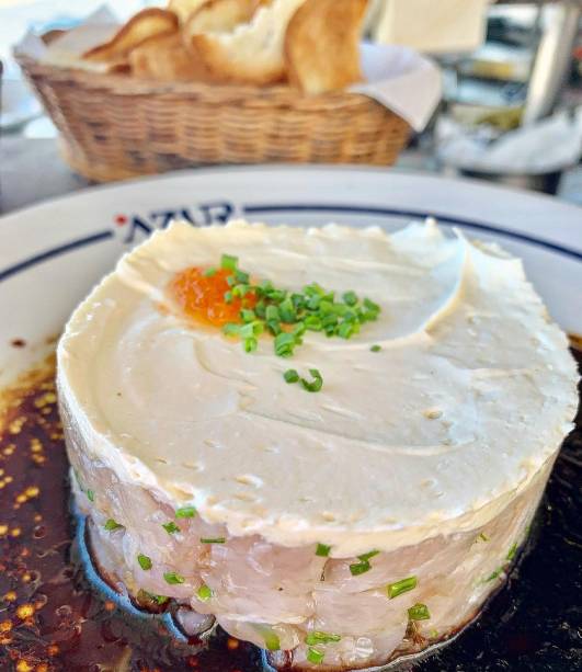 Tartare de peixe: prato no Azur Tartare de peixe: prato no Azur