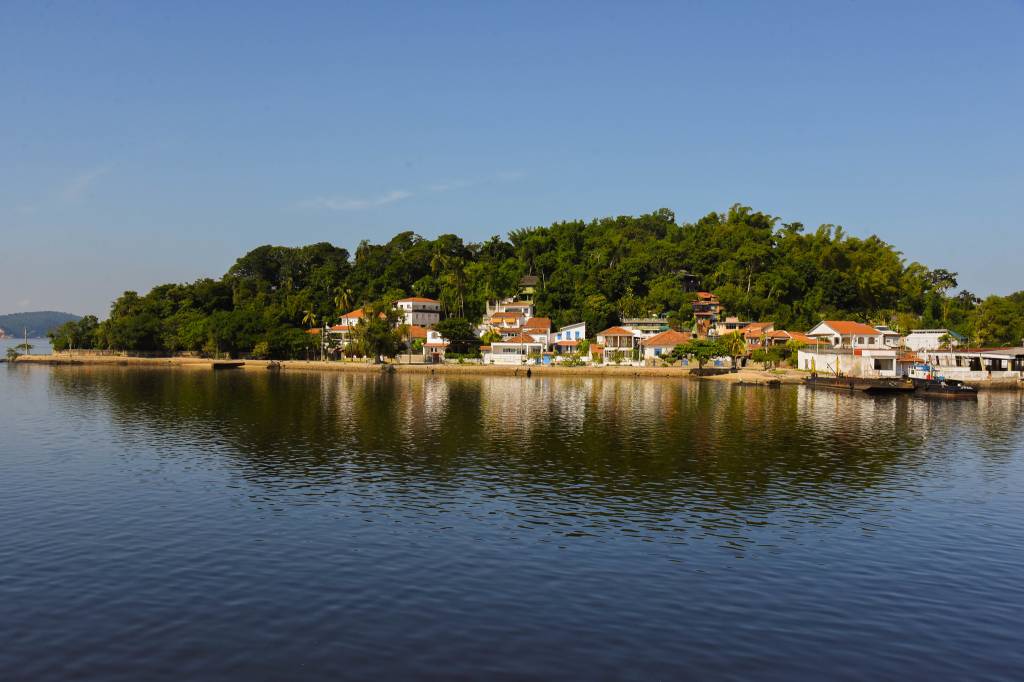 Banhada pela Baía, praia de Paquetá é avaliada como própria para banho