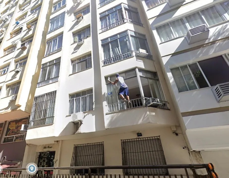 O condomínio, localizado na Rua Figueiredo Magalhães, em Copacabana, onde teria sido instalado um clube de sexo com show de strip na cobertura — Foto: Reprodução