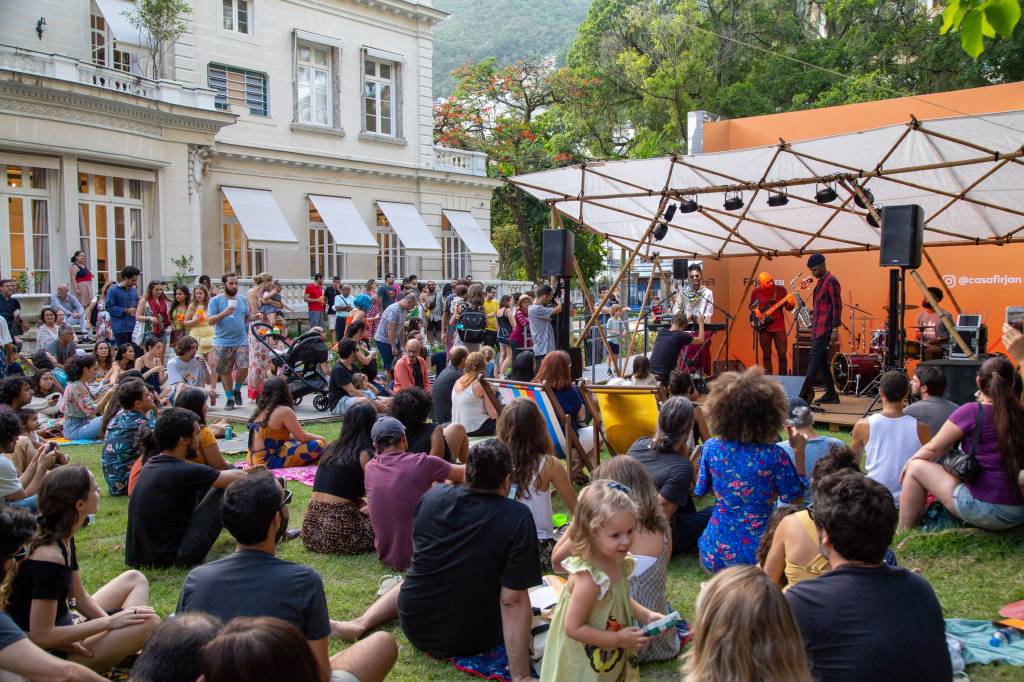 Casa Firjan reabre os jardins com teatro e shows gratuitos durante o verão