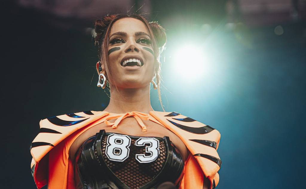 Anitta quer mais: cantora abre data extra do seu ensaio de Carnaval