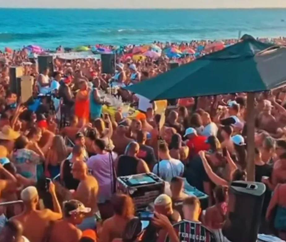 O valor da multa a evento que espalhou sujeira na praia do Recreio