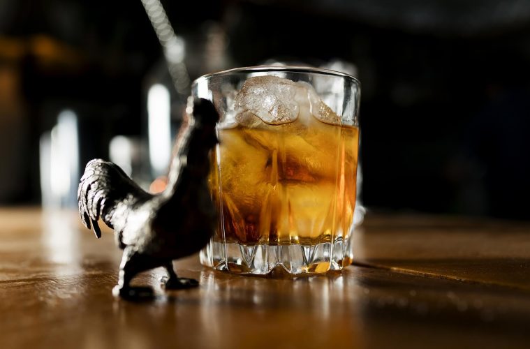 Atenção, cachaceiros: vem aí o primeiro concurso de rabo de galo do Rio