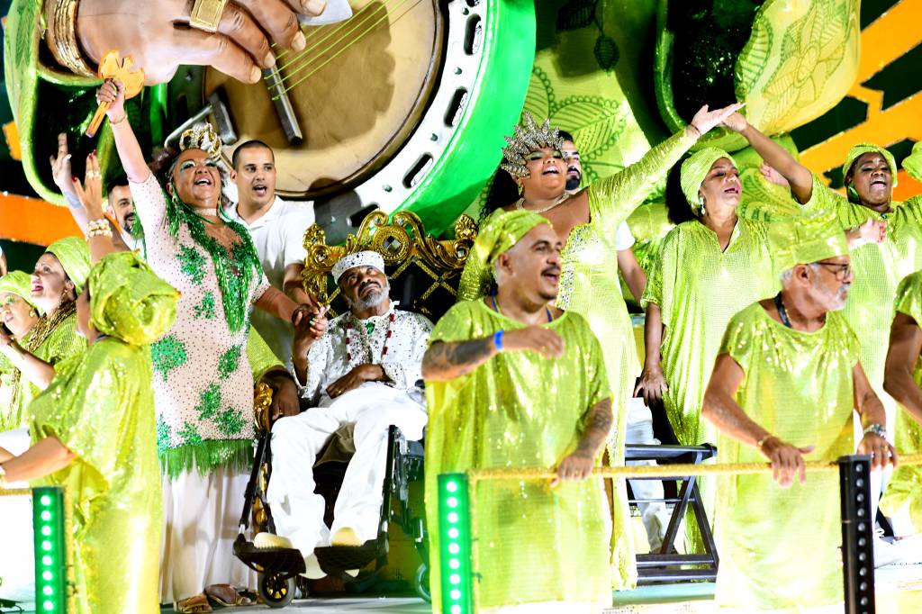 Emoção marca primeira noite de desfiles do Grupo Especial na Sapucaí