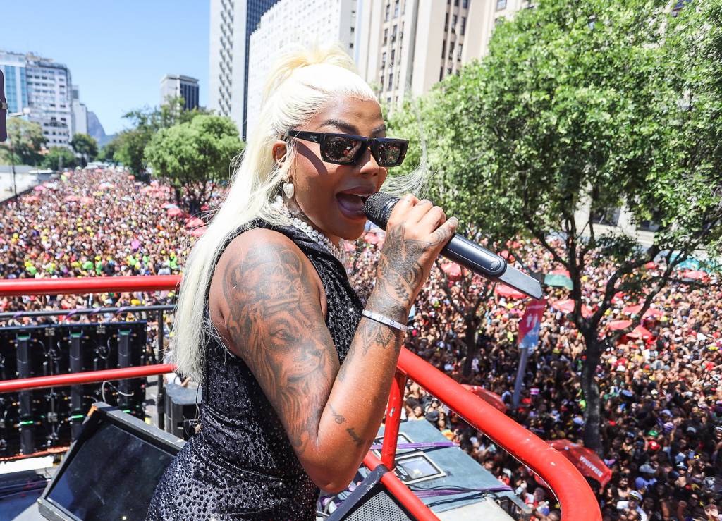A homenagem de Ludmilla para Preta Gil, durante desfile de megabloco