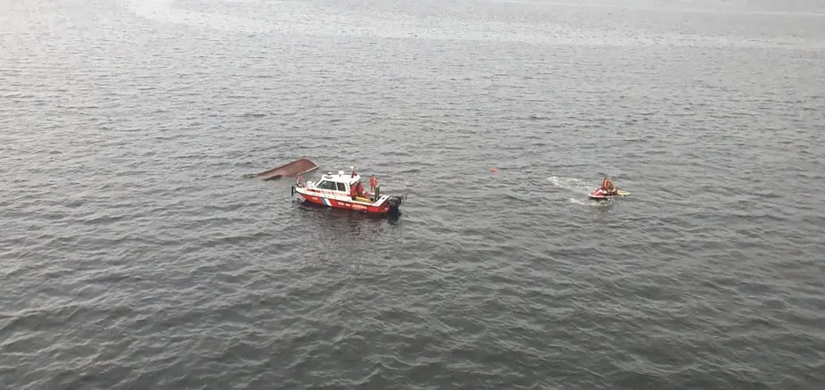 Busca dos Bombeiros na Baia de Guanabara