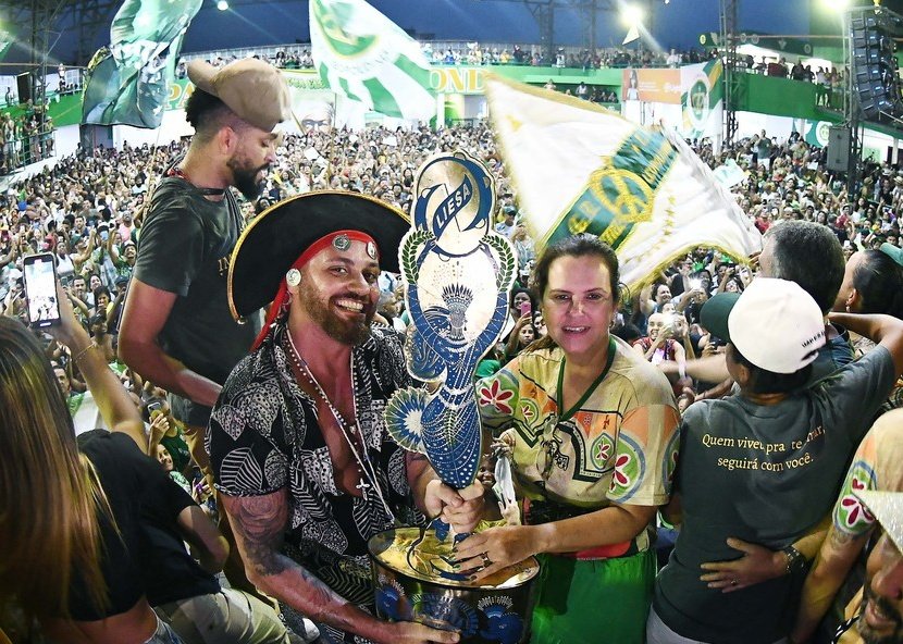 Após vitória, Imperatriz renova com Leandro Vieira para o Carnaval 2024