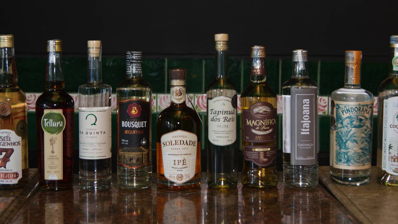 As dez mais: Academia da Cachaça vai servir as doses com caldinho de feijão