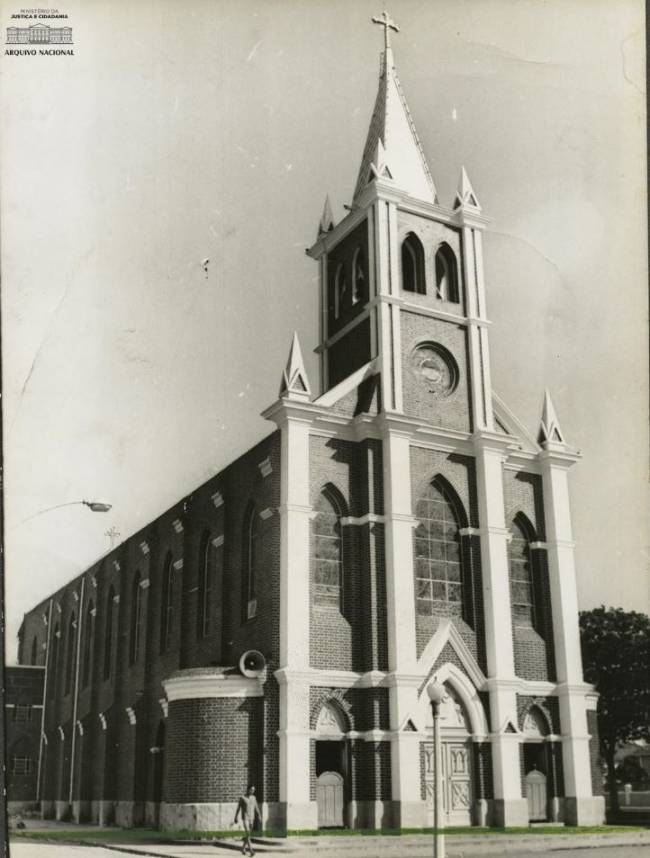 Igreja Bangu Igreja de São Sebastião e Santa Cecília. Bangu, Rio de Janeiro, 30 de junho de 1971. Arquivo Nacional. Fundo Correio da Manhã.