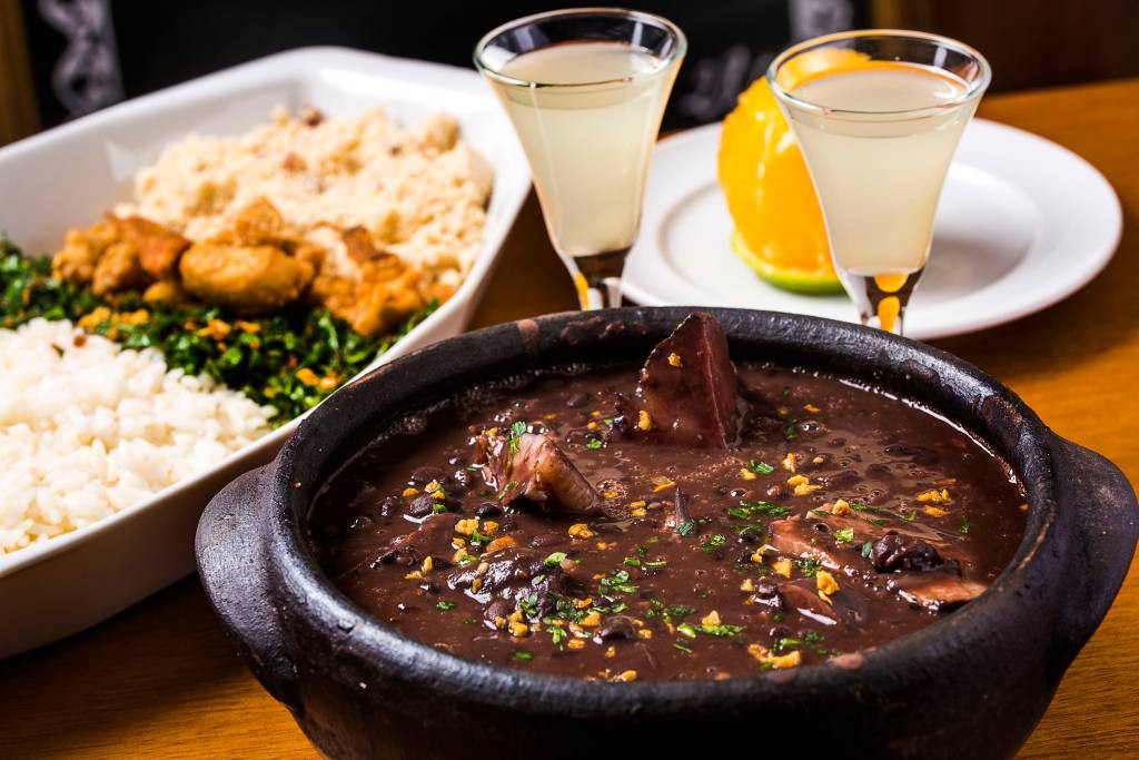 Viva o trabalhador: Aurora vai servir sua tradicional feijoada no feriado