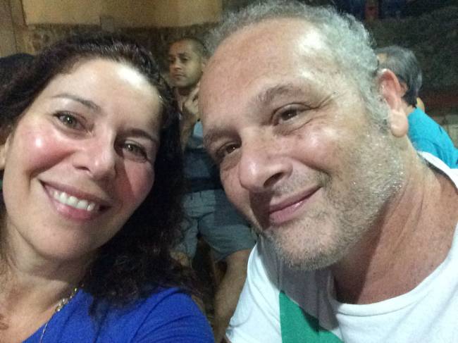 Veronica e Gemal O casal Veronica Moreira e Raphael Gemal, que reinventou aquele local, com comida saudável e música de primeira