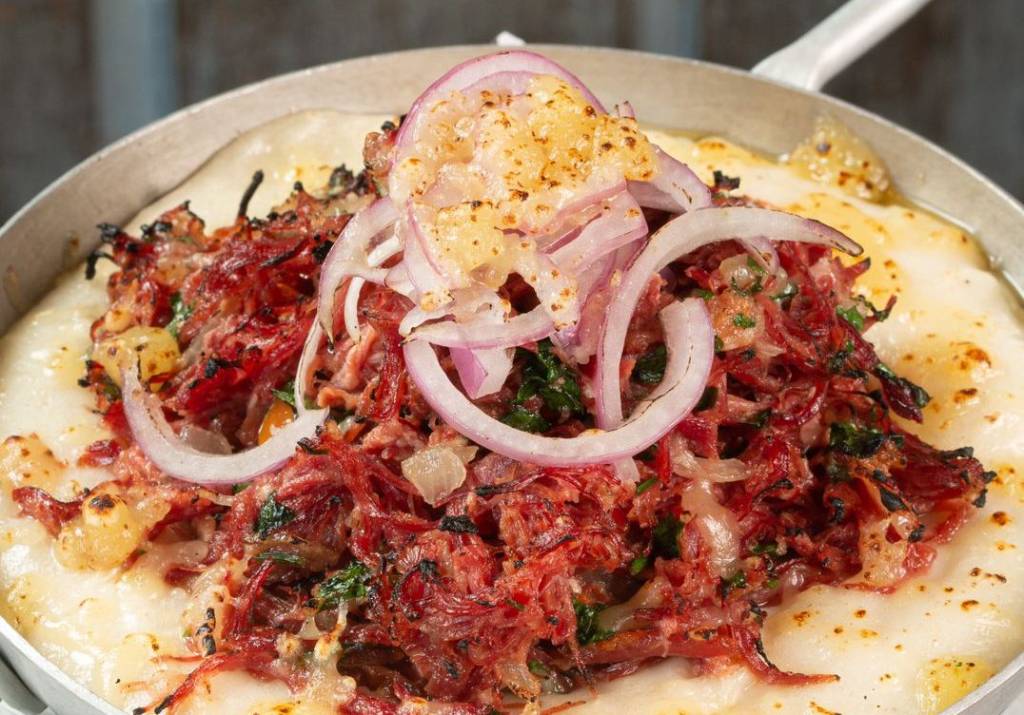 Anarriê! Toninho Momo incrementa menu do Bar do Zeca com delícias juninas