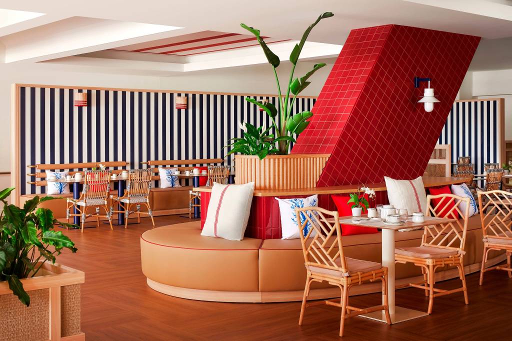 Hotel em Portugal ganha décor navy com elementos clássicos