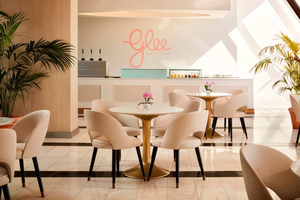 Hotel em Portugal ganha décor navy com elementos clássicos