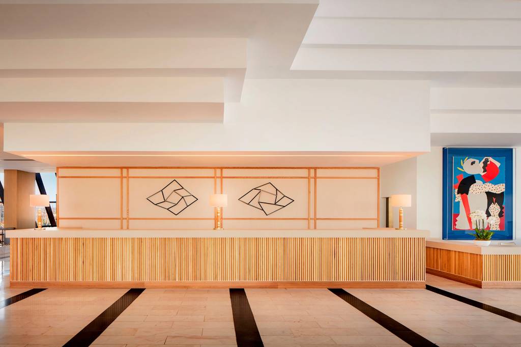 Hotel em Portugal ganha décor navy com elementos clássicos