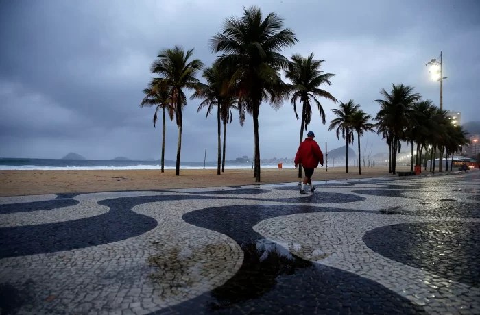Pancadas de chuva e muito calor: a previsão do tempo para o fim de semana