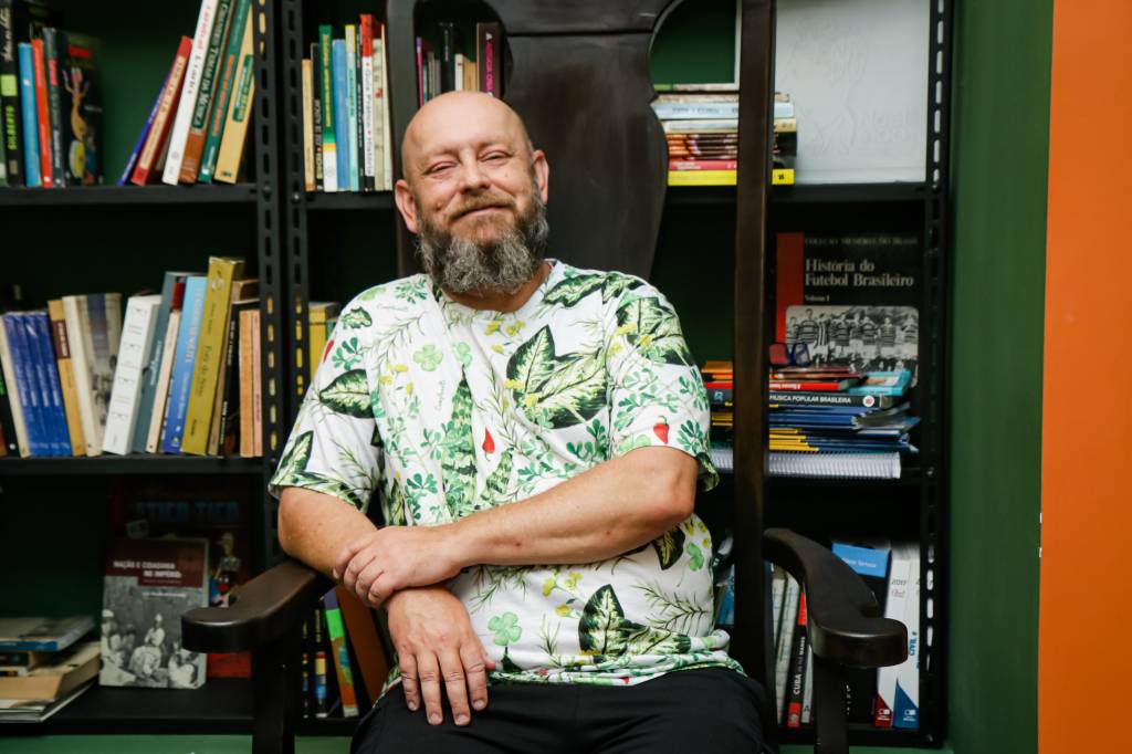 Luiz Antonio Simas comanda ‘vitrolada’ sobre Folia de Reis e Carnaval