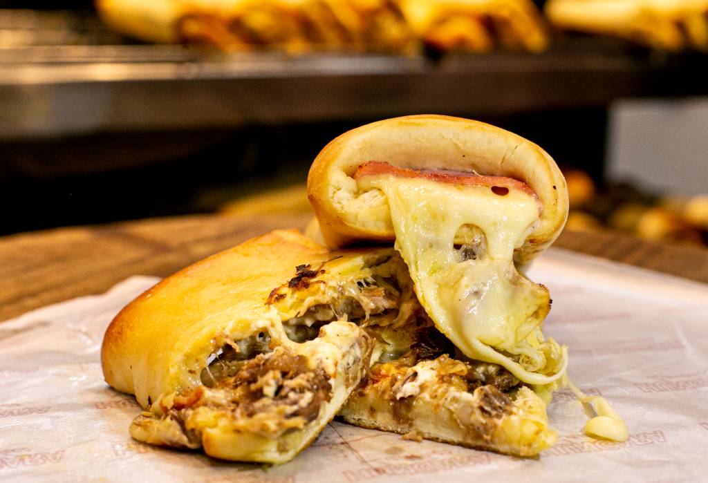 É italiano ou joelho? Tradicional Húngara, de Niterói, chega a Copacabana