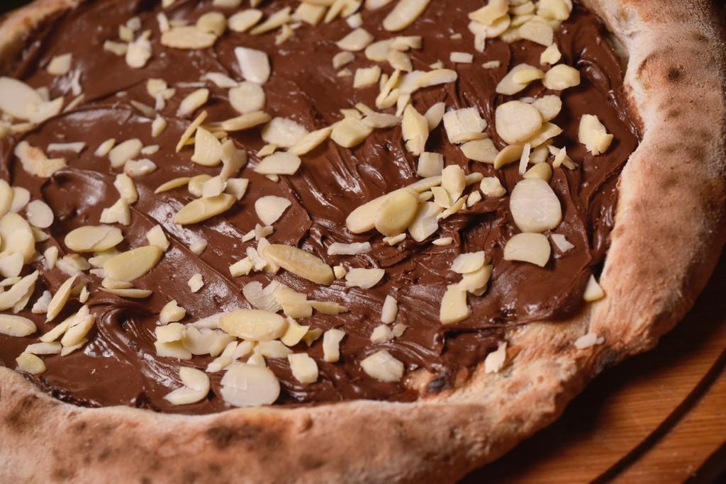 Pizza de Nutella com am&ecirc;ndoas