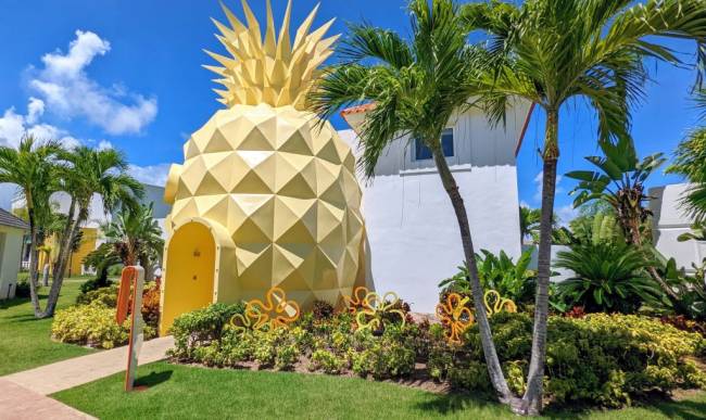 Nickelodeon-Hotel-vila-pineapple A casa do Bob Esponja: hospedagem temática