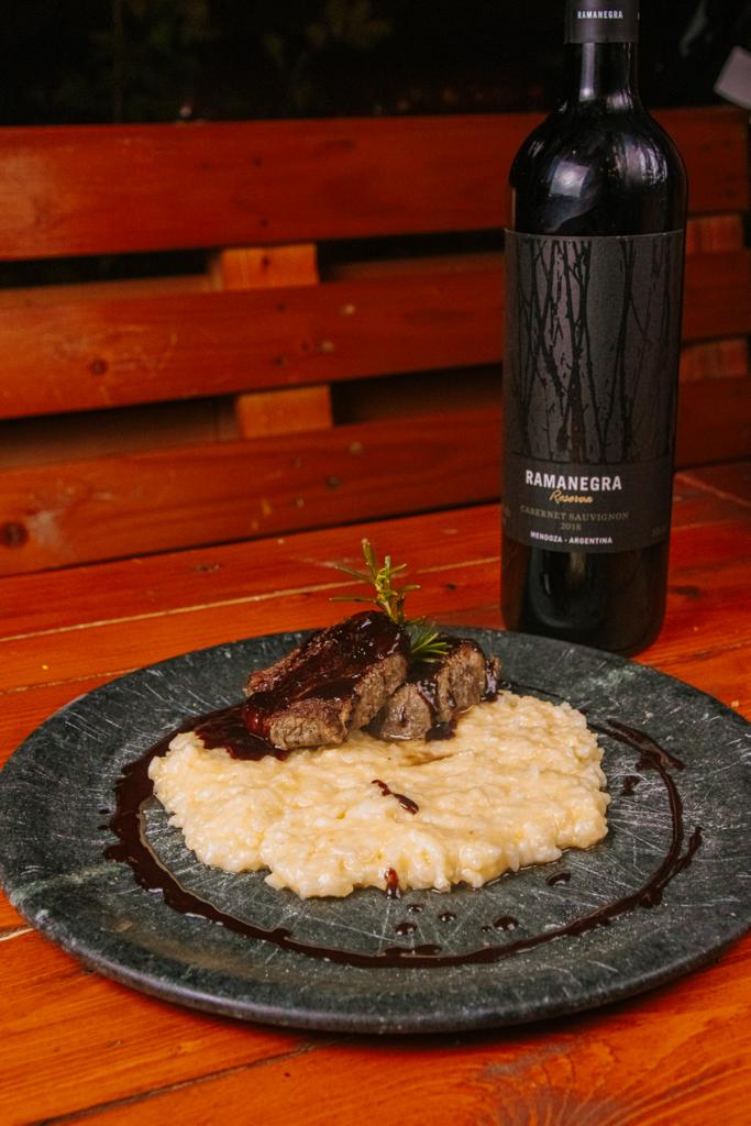 Vino!_Mignon com Risoto de Parmesão_Divulgação Vino!: mignon com risoto e bons vinhos em promoção