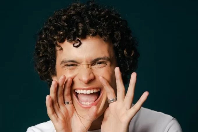 O jeito é rir: Max Peterson e mais shows de humor para conferir no Rio