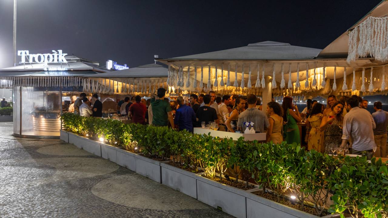 Foto mostra beach club Tropik