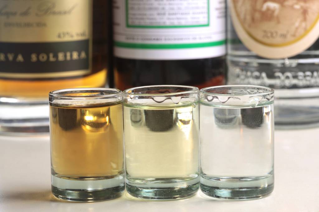 No dia da cachaça, as promoções e novidades para brindar com a ‘marvada’