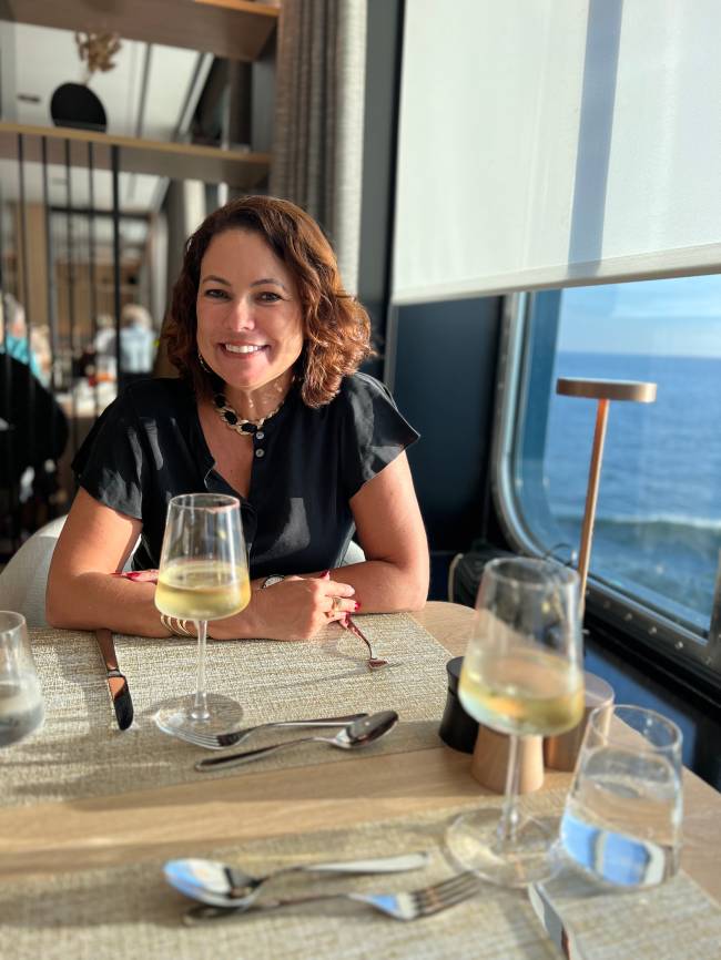 Renata Araújo no Swan Hellenic Swan Hellenic Diana - restaurante JRE