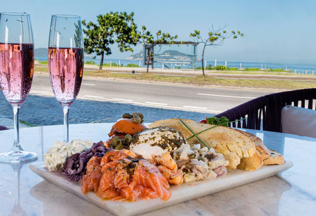 Bora economizar! As promoções de bares e restaurantes no dia do cliente