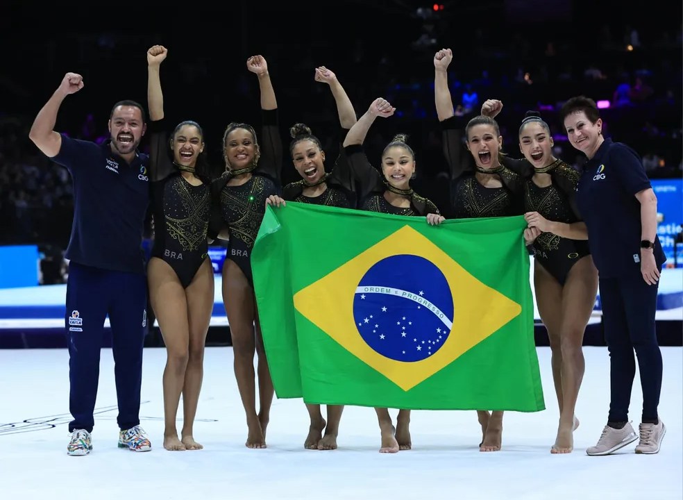 ginastica-brasil-prata-mundial-bandeira