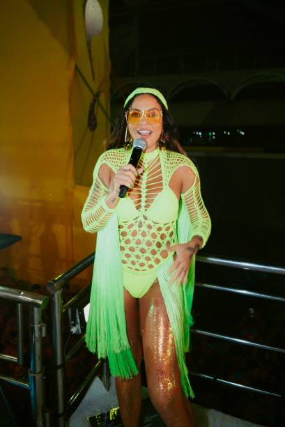 Alinne Rosa fez show recheado de sucessos e covers Alinne Rosa fez show recheado de sucessos e covers