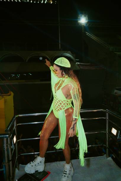 Alinne Rosa falou sobre tentativa de retirada do direito ao casamento homoafetivo Alinne Rosa falou sobre tentativa de retirada do direito ao casamento homoafetivo